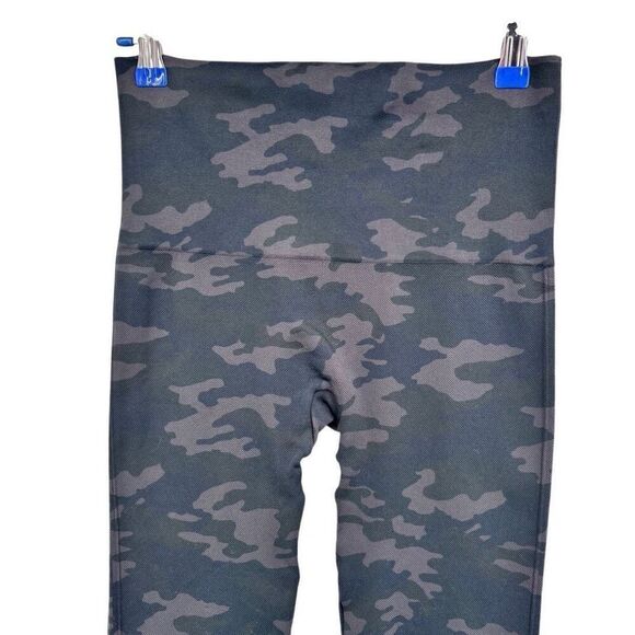 Spanx Camo Seamless Leggings Gray Size Medium - Picture 3 of 6